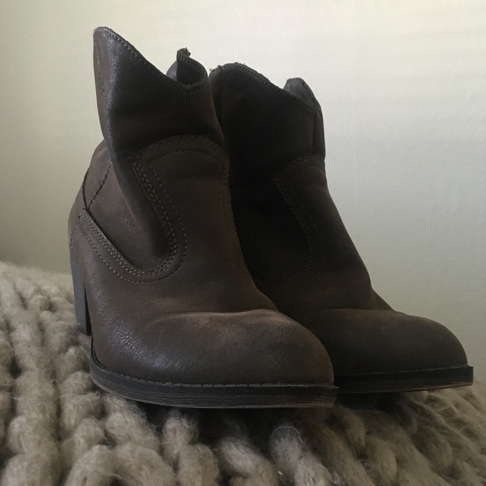 Rocket dog suede booties👢